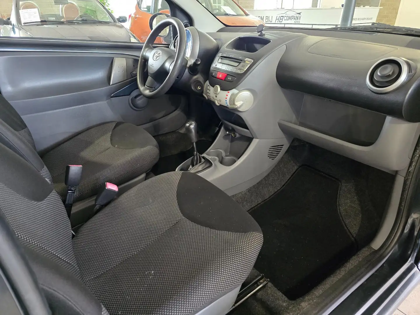 Toyota Aygo 1.0-12V Comfort | Airco | Nieuwe APK | Stuurbekrac Grau - 2