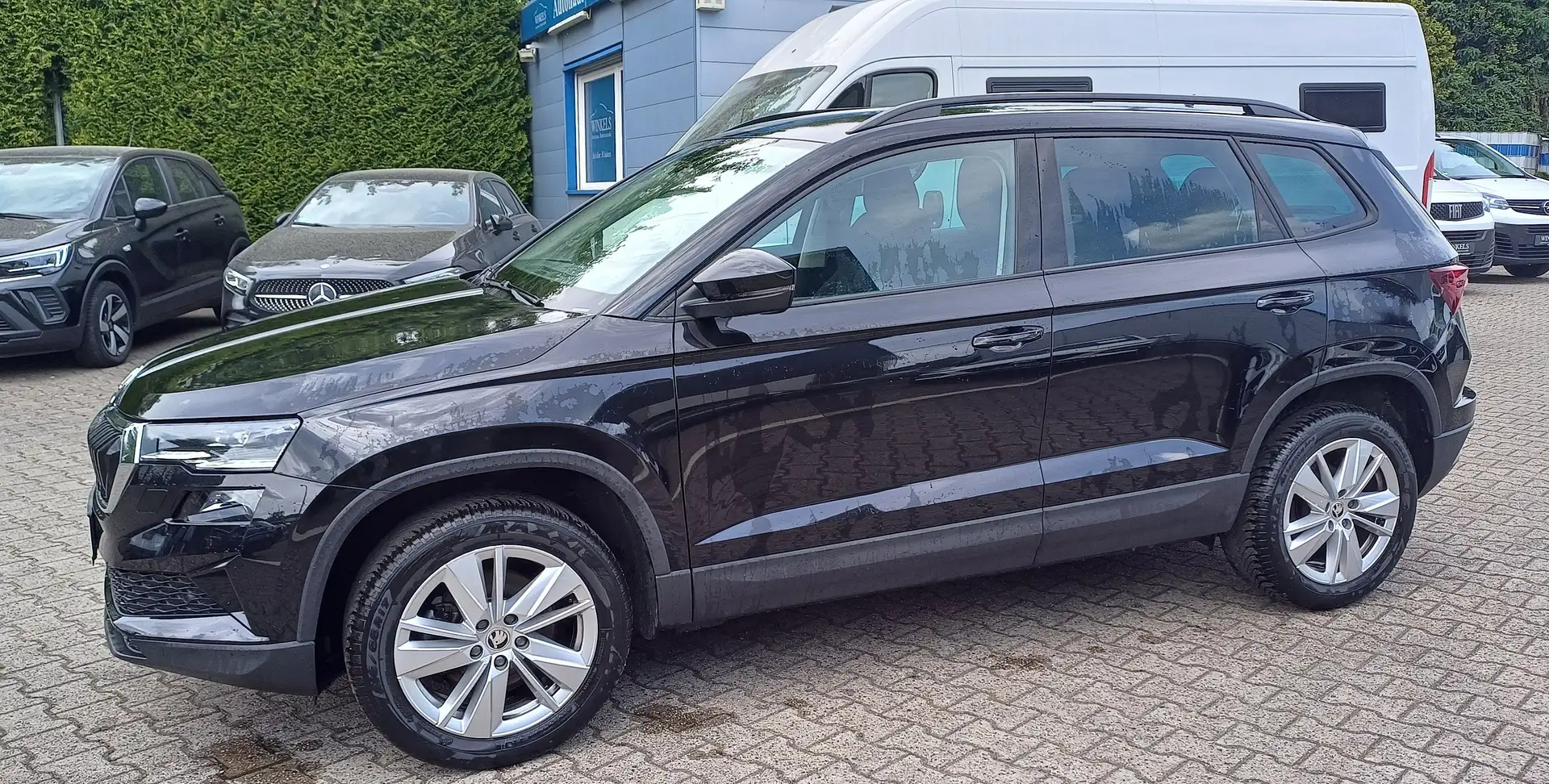 Skoda Karoq Selection 1.5 TSI DSG-Klimaaut-Navi-Kamera-SH-17" Noir - 1