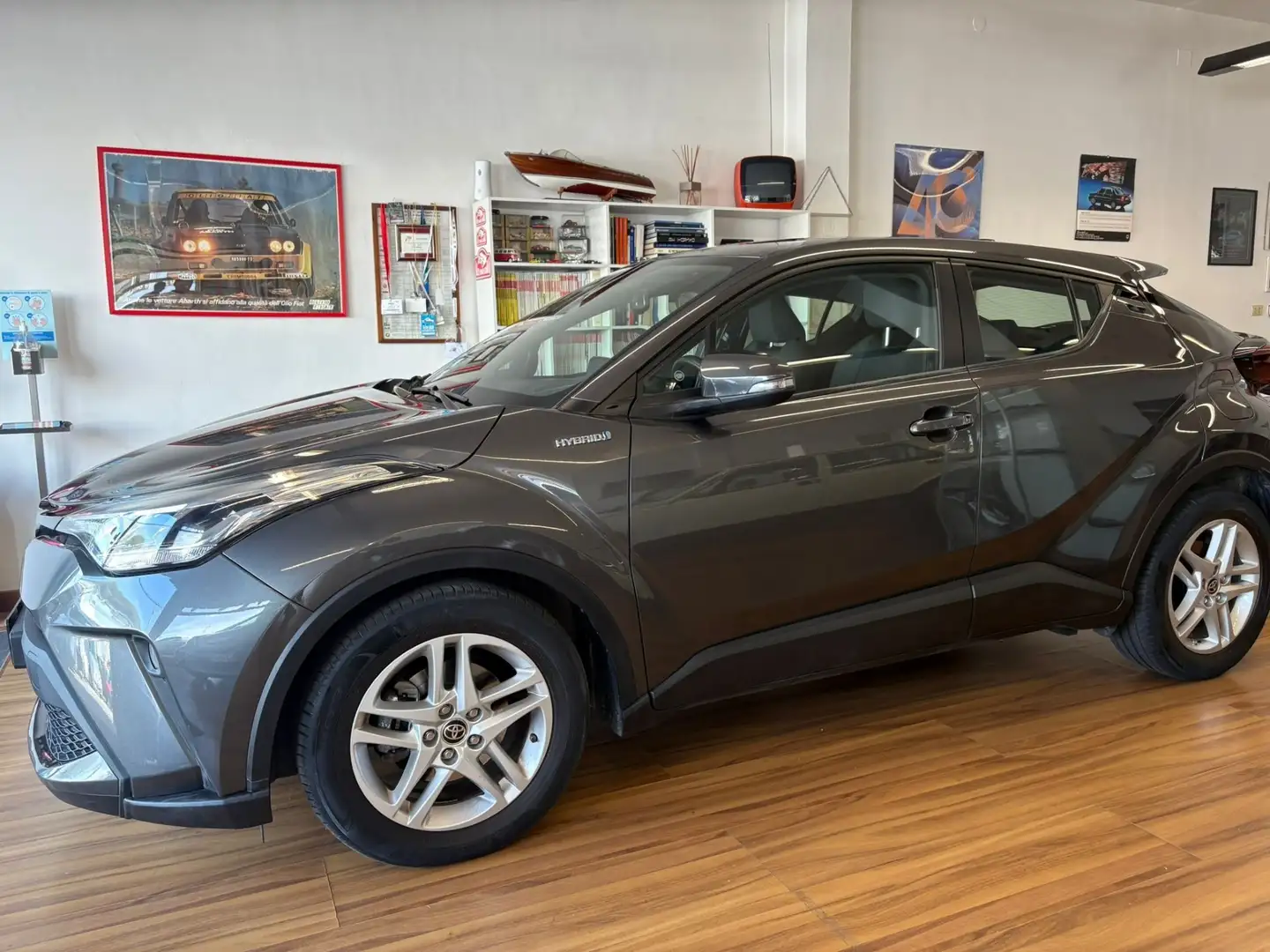 Toyota C-HR 1.8h Business e-cvt - 2