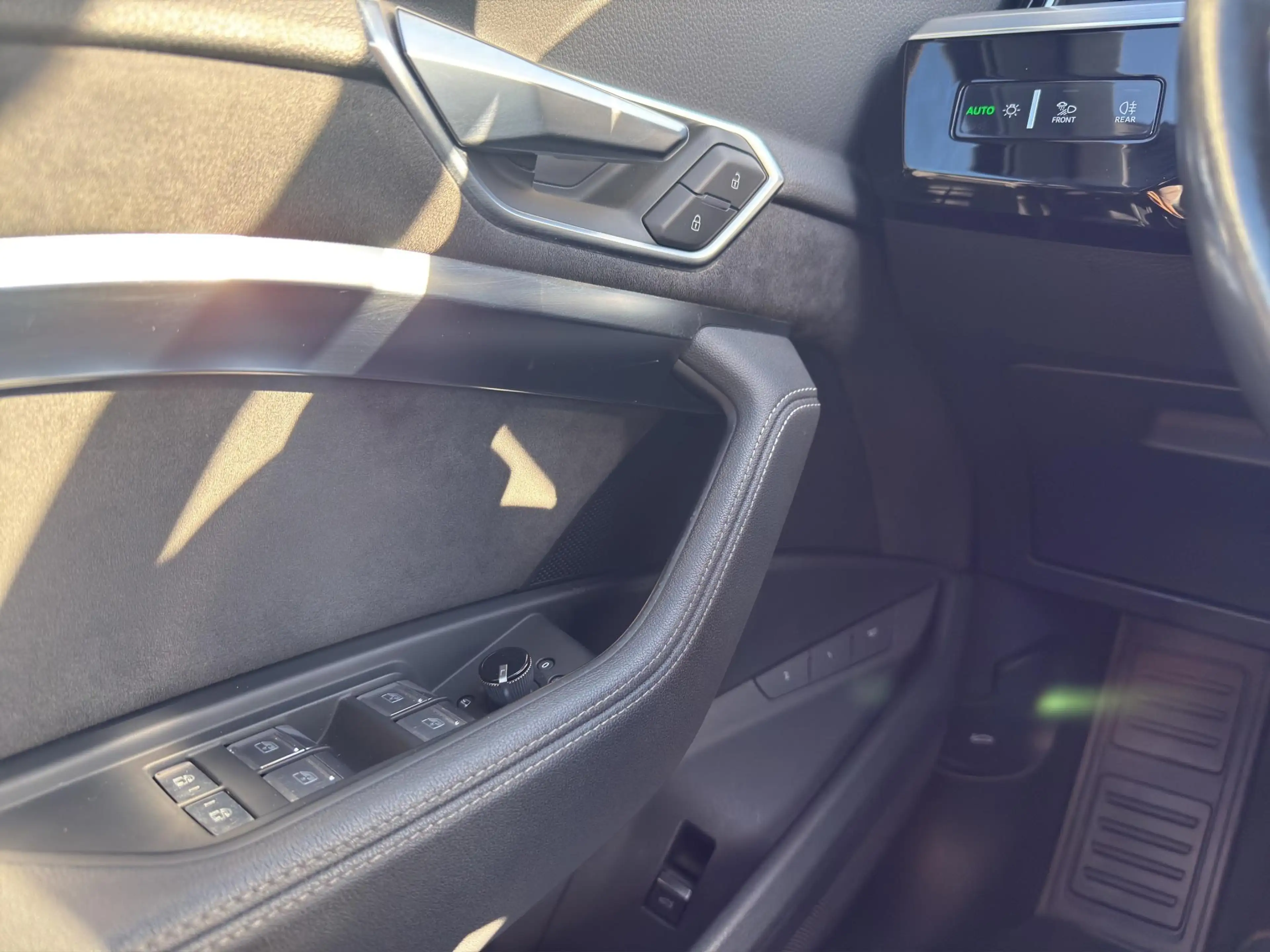 Audi e-tron e-tron 50 quattro Launch edition Black | Pano | S- — photo 13