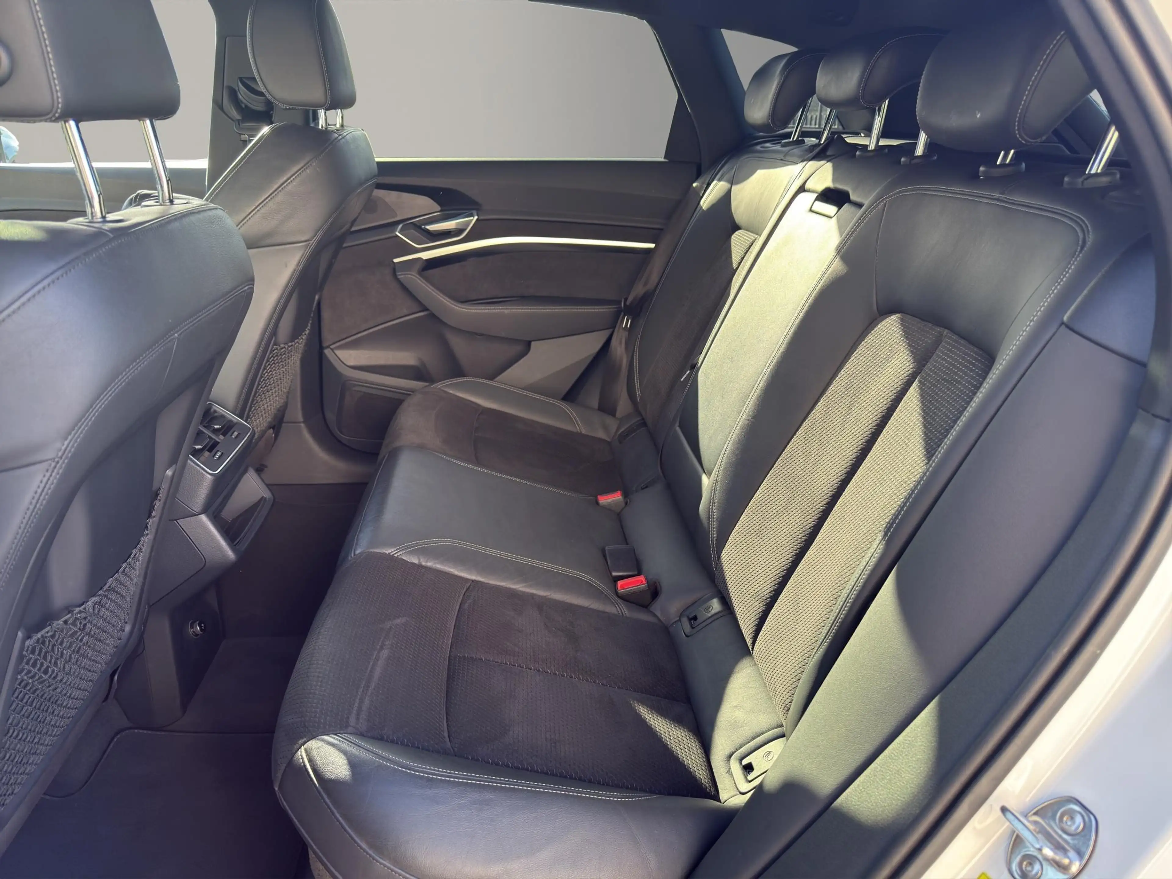 Audi e-tron e-tron 50 quattro Launch edition Black | Pano | S- — photo 14