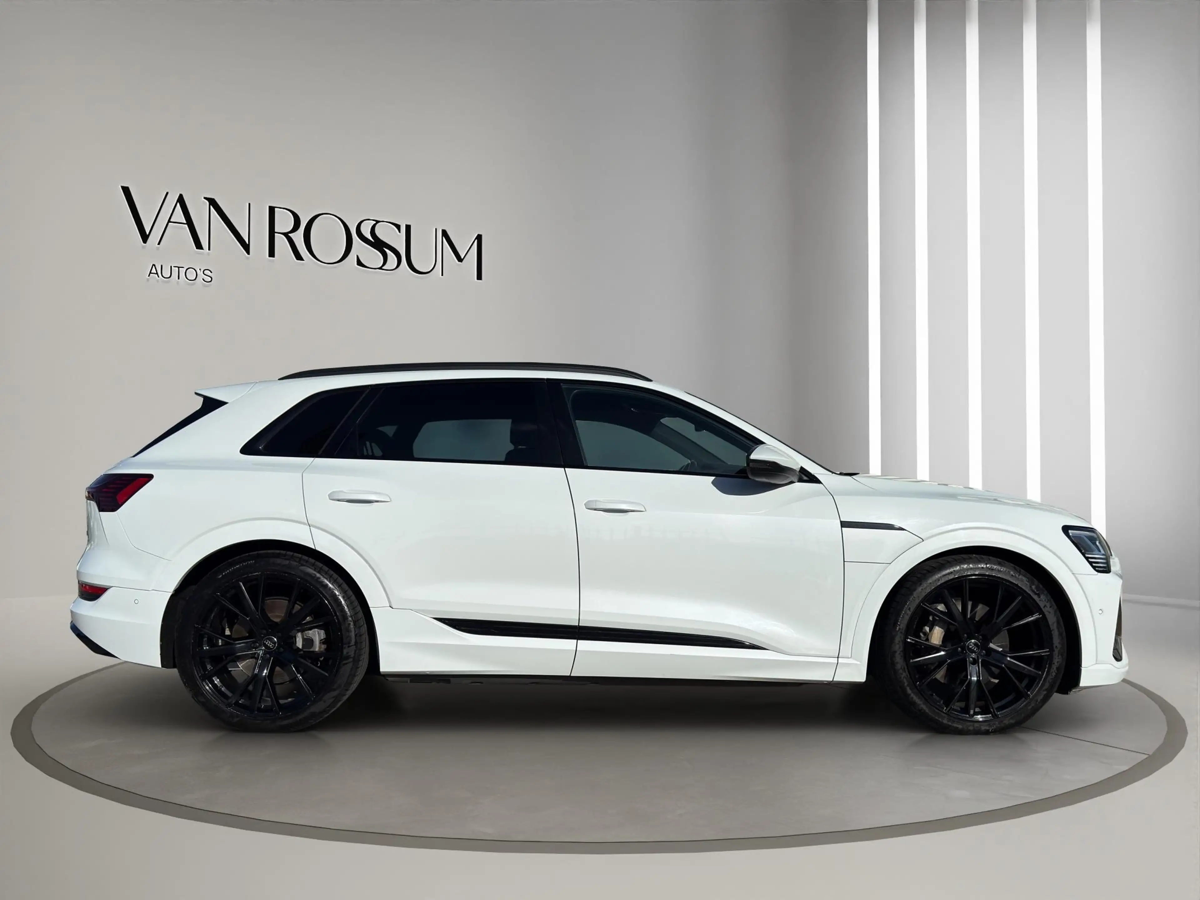 Audi e-tron e-tron 50 quattro Launch edition Black | Pano | S- — photo 2