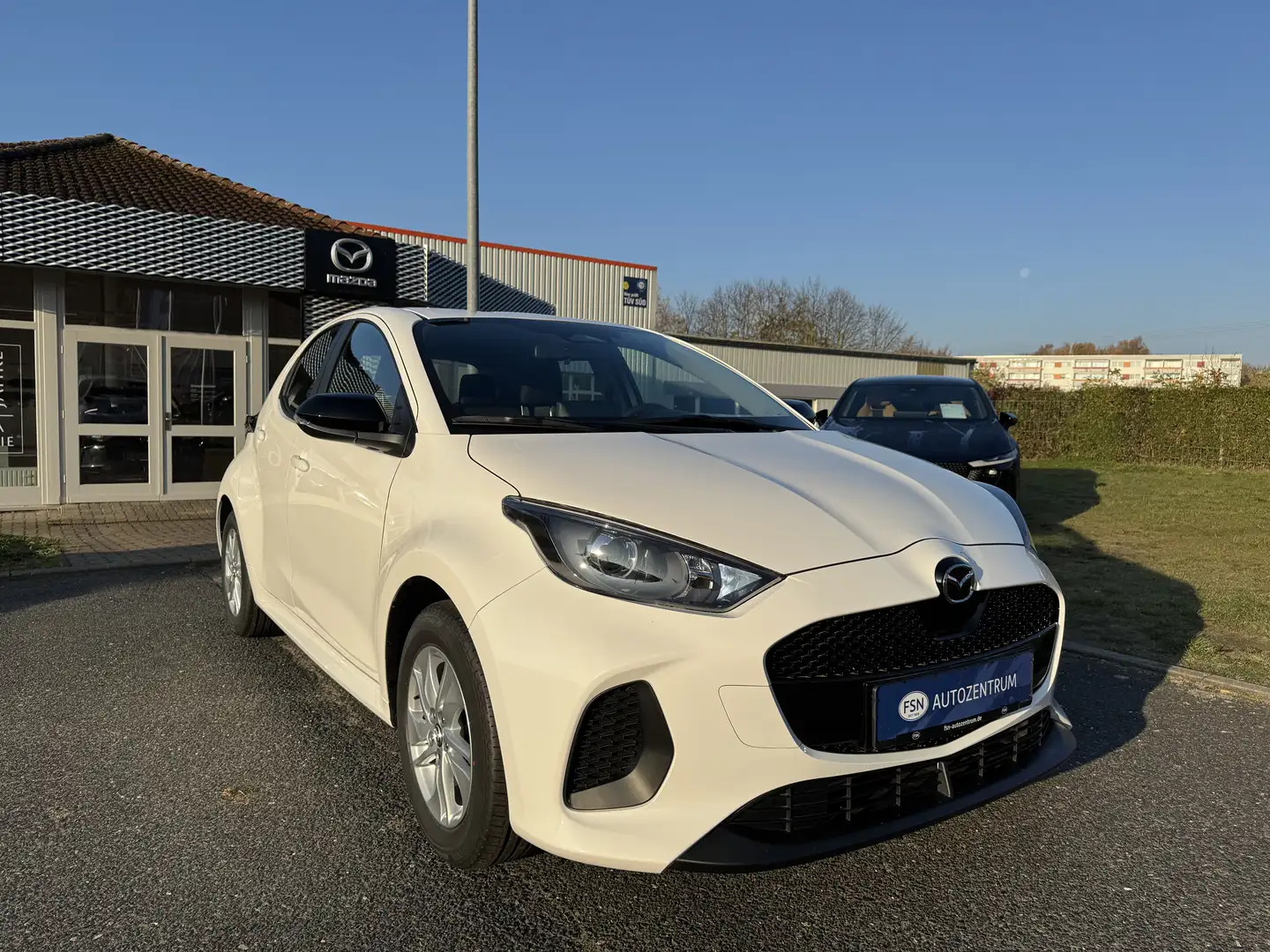 Mazda 2 Hybrid 1.5L 116PS Centre-Line TAGESZULASSUNG Weiß - 2