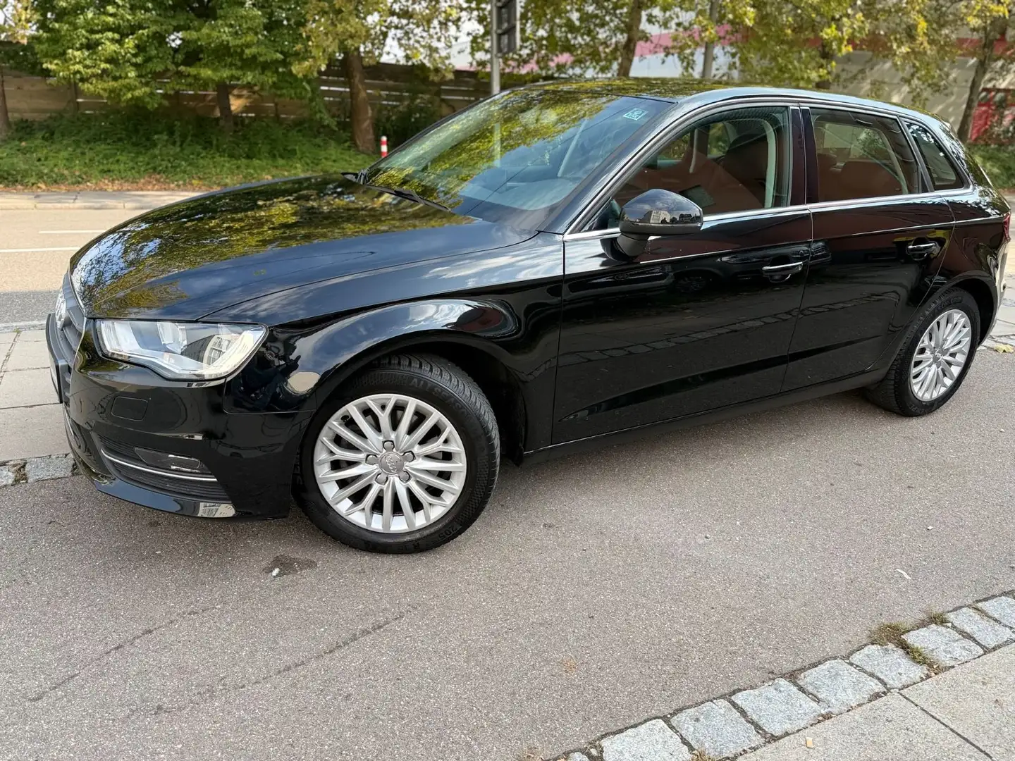 Audi A3 Sportback /LEDER/ALU/Org100Tkm/I HAND Schwarz - 2