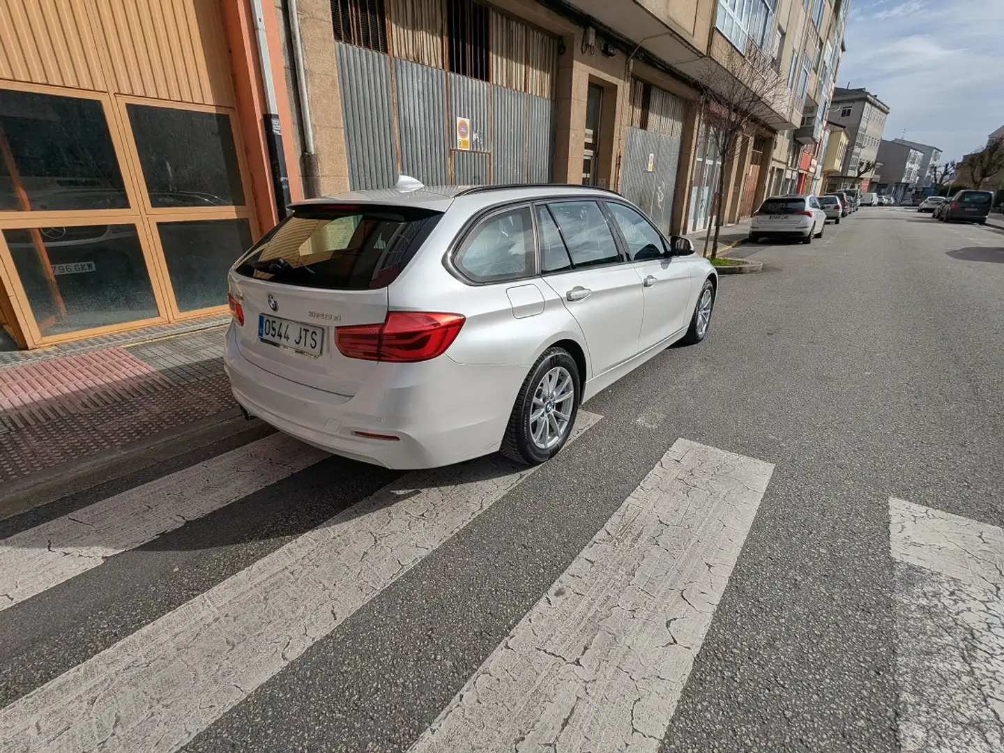 BMW 320 320dA Touring xDrive Blanco - 2