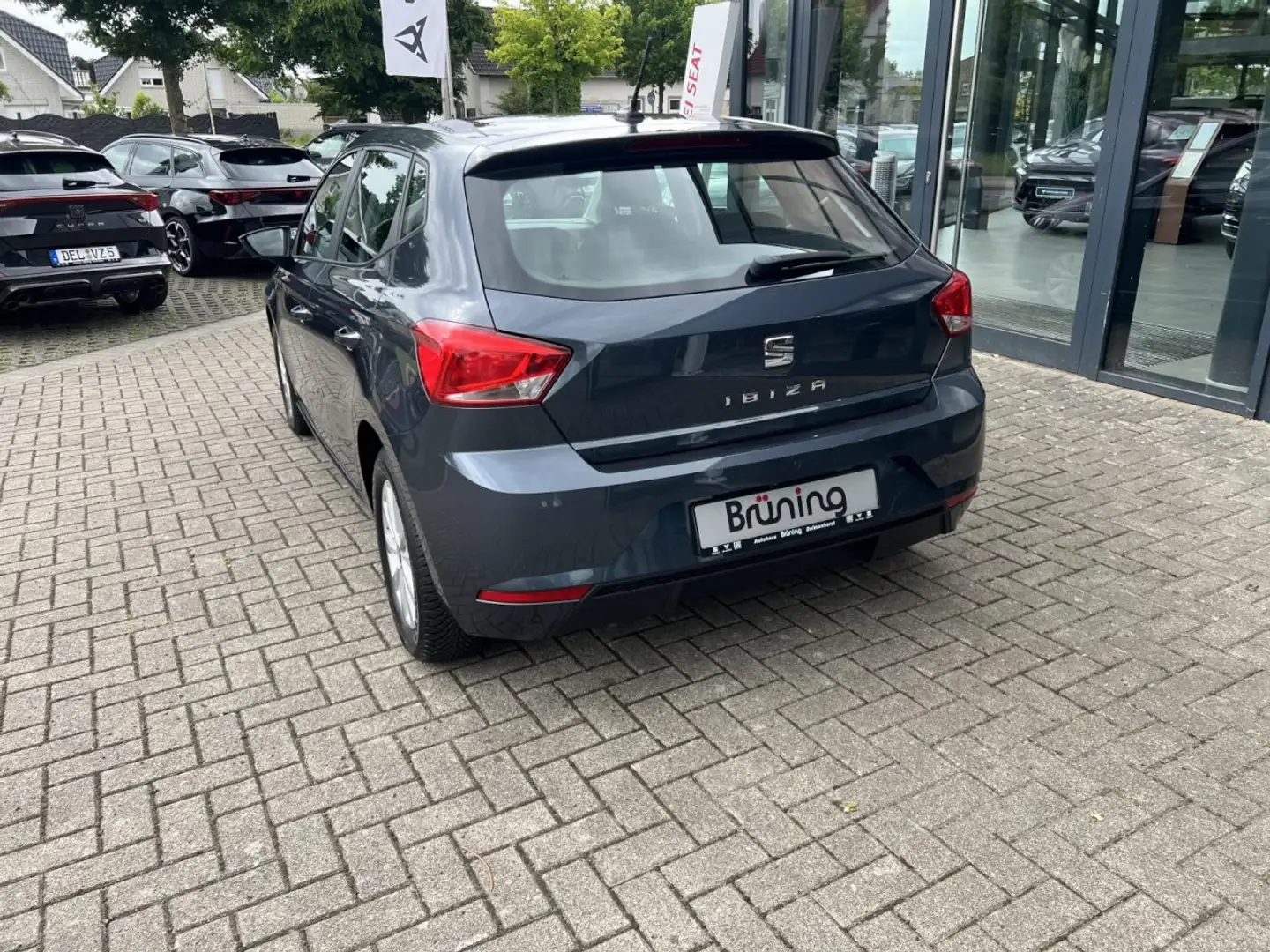 SEAT Ibiza 1.0 TSI Style Navi Rückfahrkamera Klima Navi Grau - 2