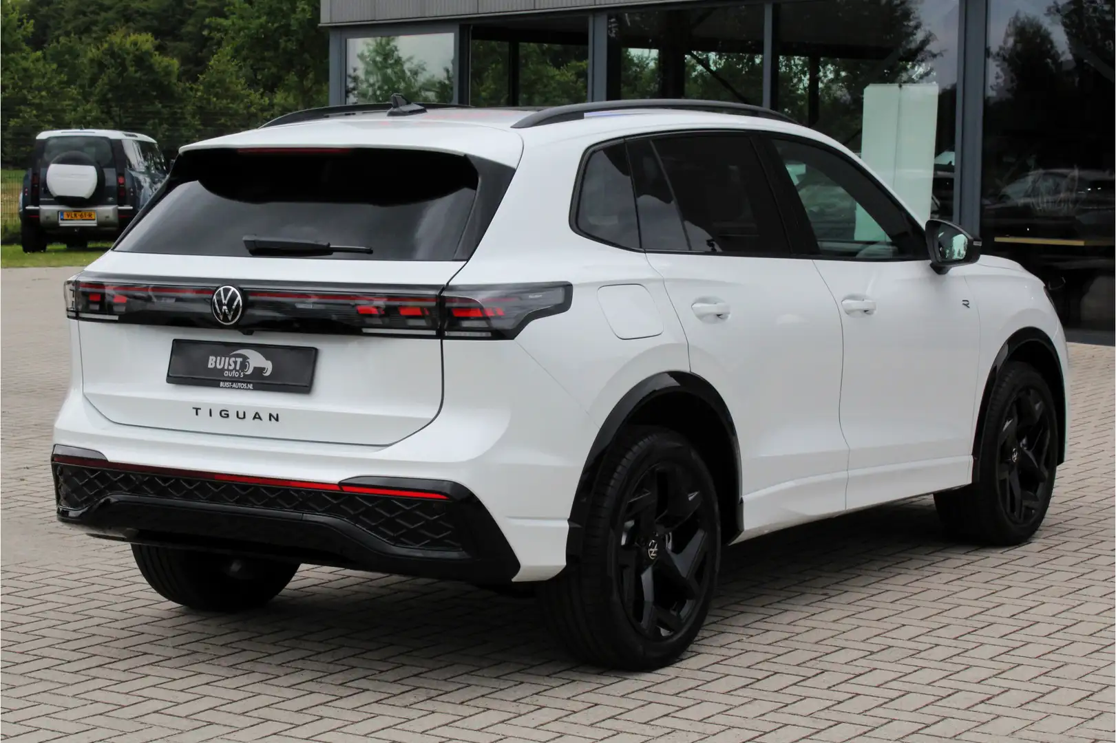 Volkswagen Tiguan 1.5 eHybrid R-Line Business 272pk PANO TREKHAAK BL Weiß - 2