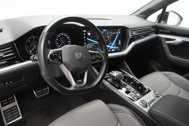 Volkswagen Touareg view 12