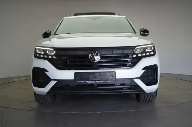 Volkswagen Touareg view 2