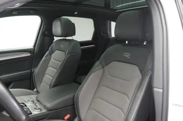 Volkswagen Touareg view 10