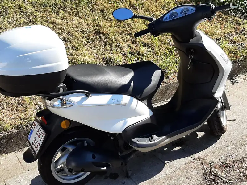 Piaggio Fly 125