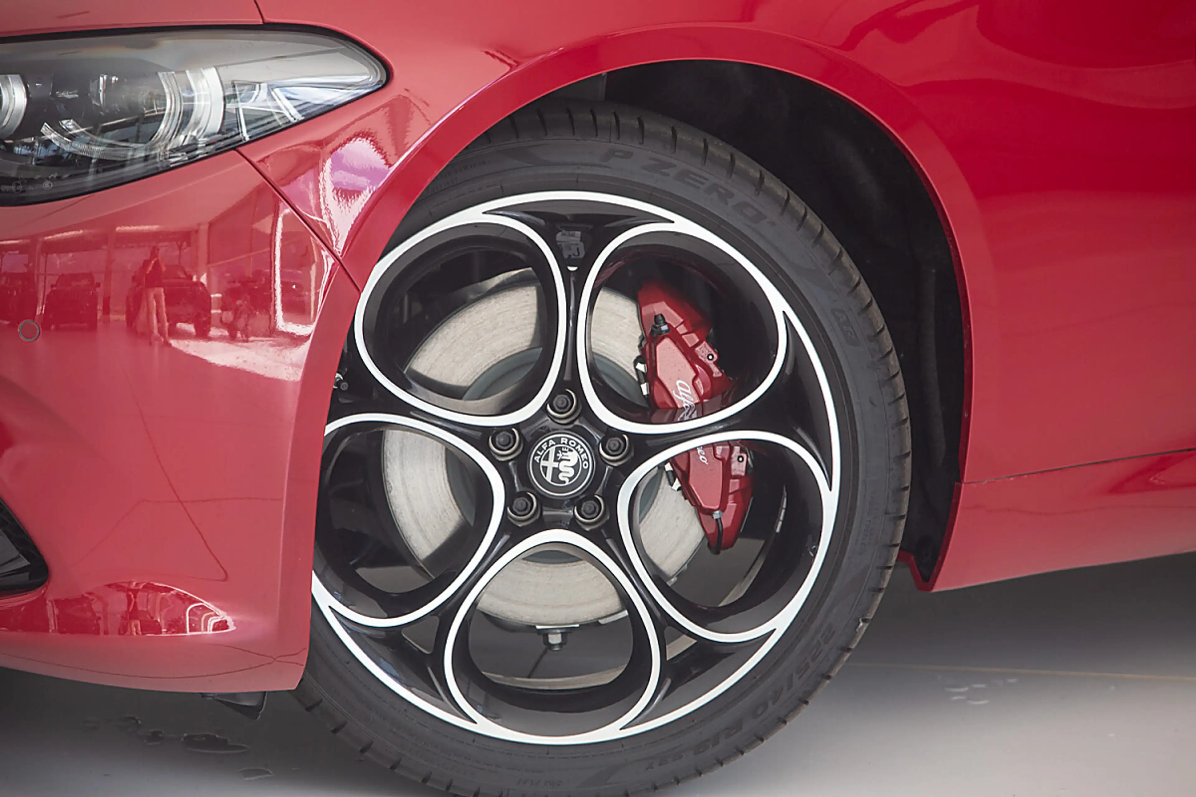 Alfa Romeo Giulia Veloce 2,2 16V 210 AT8 Q4 AWD — photo 4