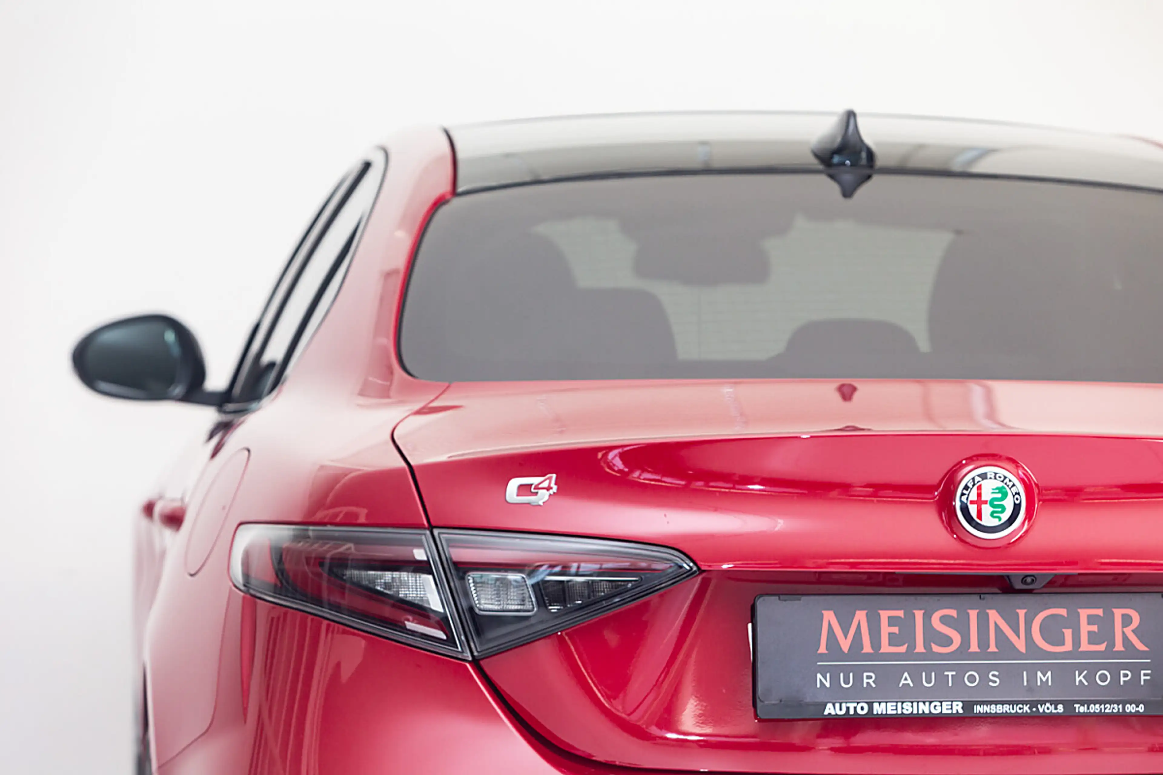 Alfa Romeo Giulia Veloce 2,2 16V 210 AT8 Q4 AWD — photo 3