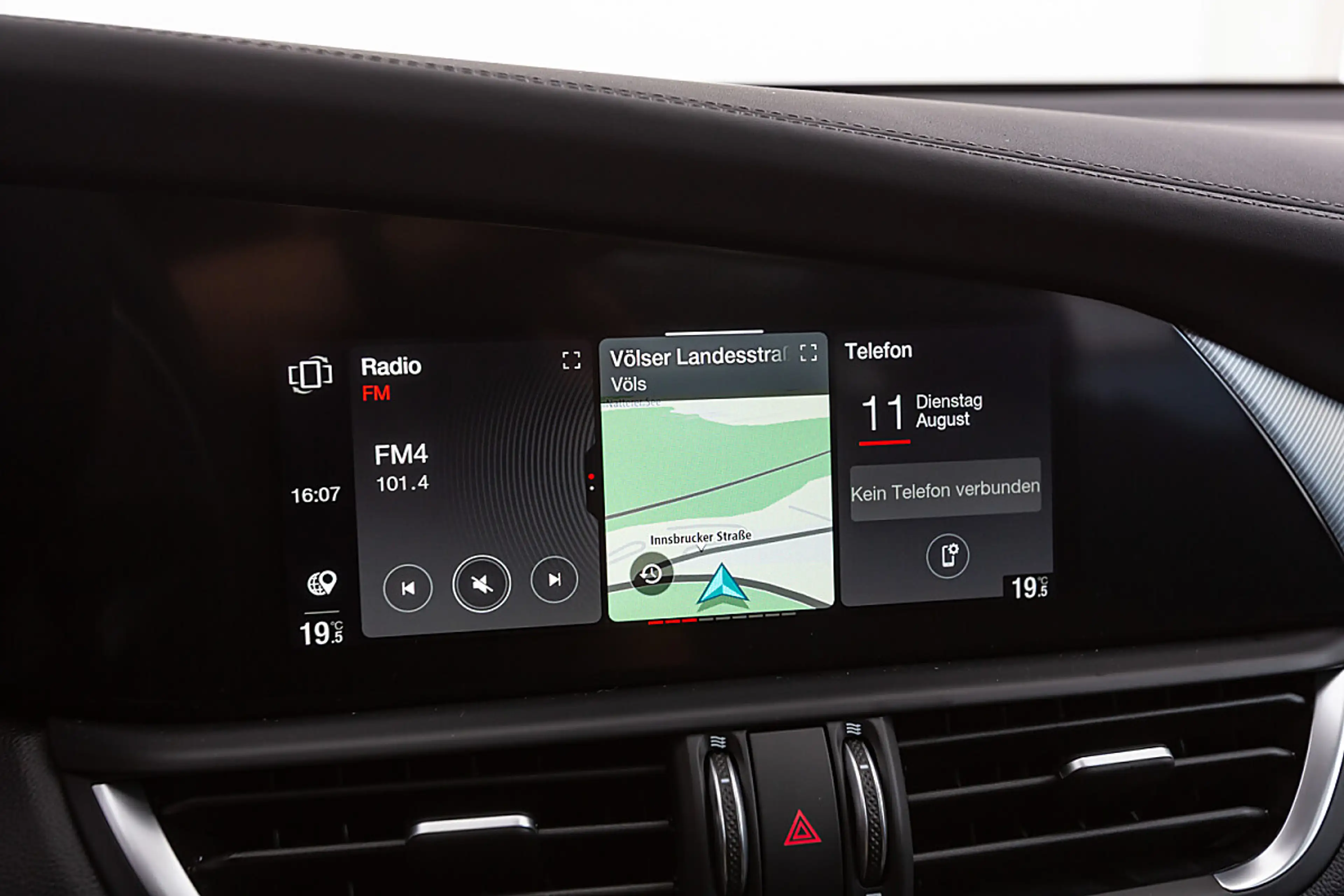 Alfa Romeo Giulia Veloce 2,2 16V 210 AT8 Q4 AWD — photo 8