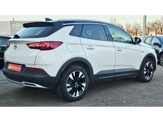Opel Grandland X view 3