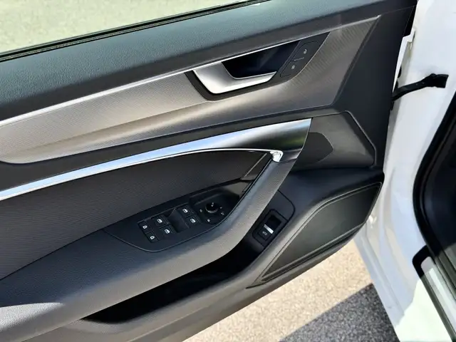 Audi A6 Avant view 14