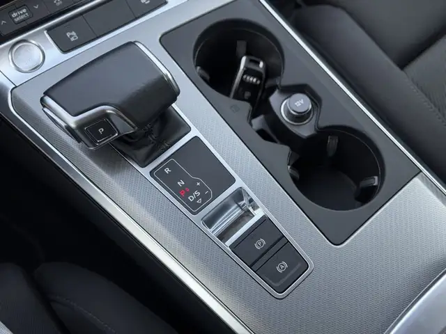Audi A6 view 26