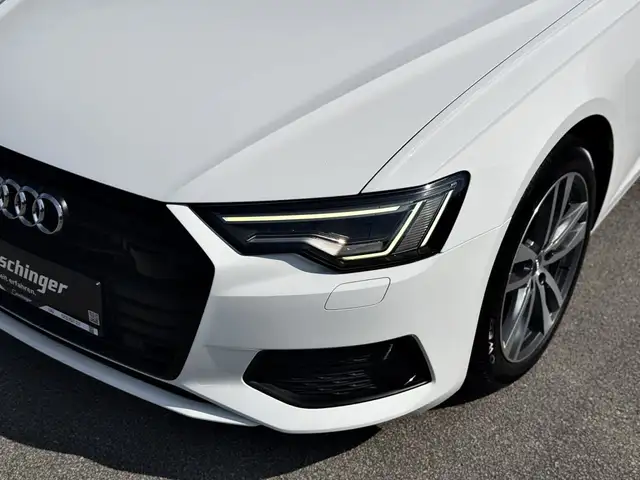 Audi A6 Avant view 3