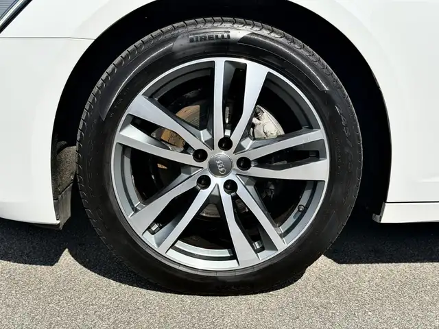 Audi A6 Avant view 4
