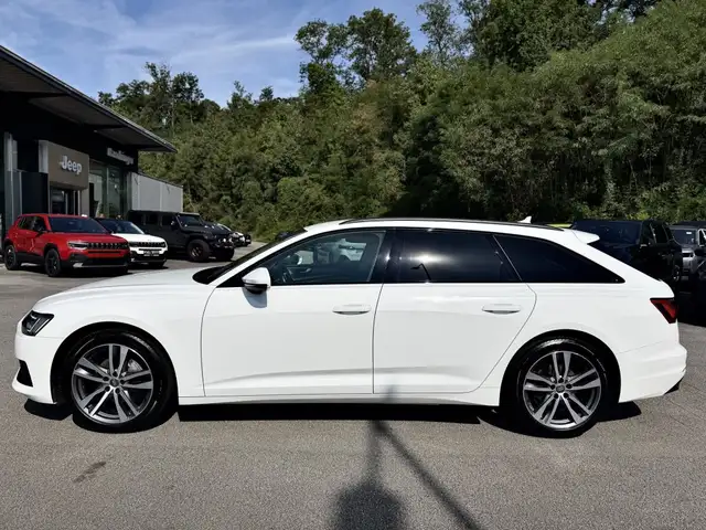 Audi A6 Avant view 5