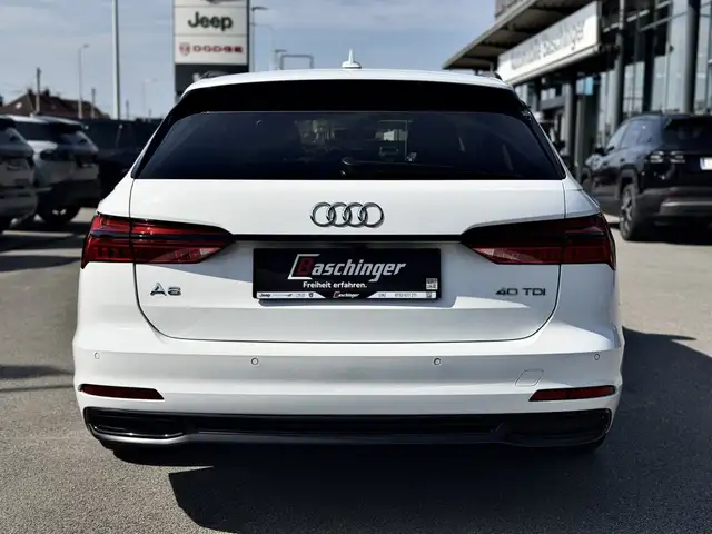 Audi A6 Avant view 6