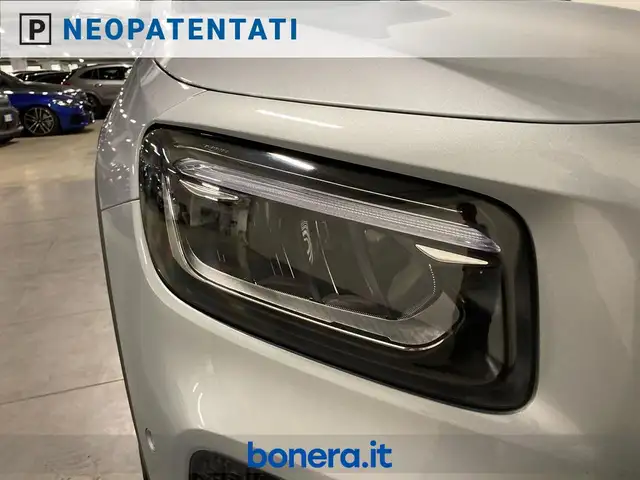 Mercedes-Benz GLB view 8