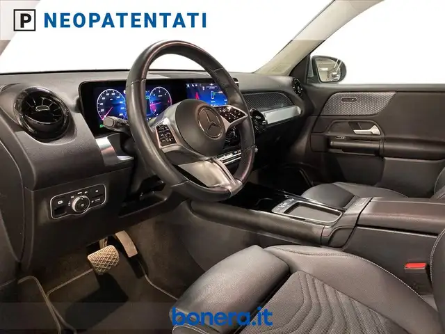 Mercedes-Benz GLB view 10