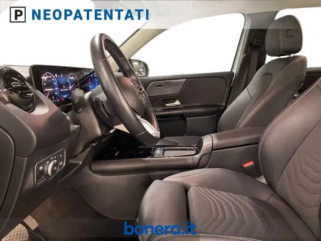 Mercedes-Benz GLB view 11