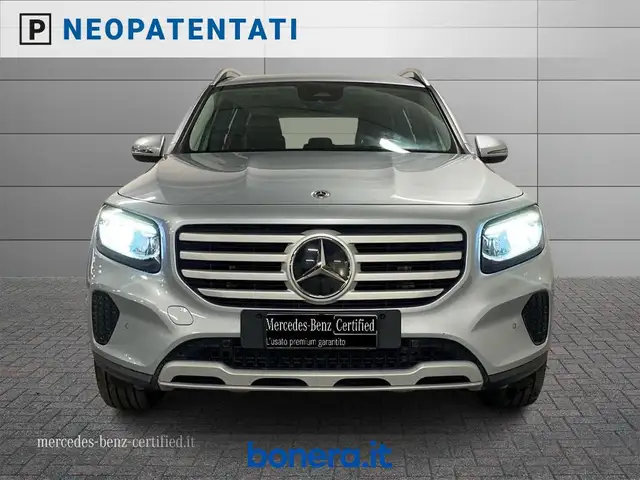 Mercedes-Benz GLB view 4