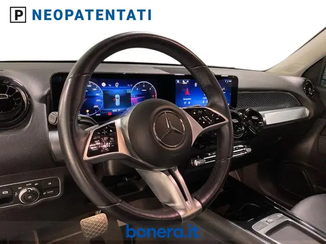 Mercedes-Benz GLB view 12
