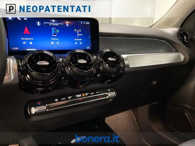 Mercedes-Benz GLB view 13