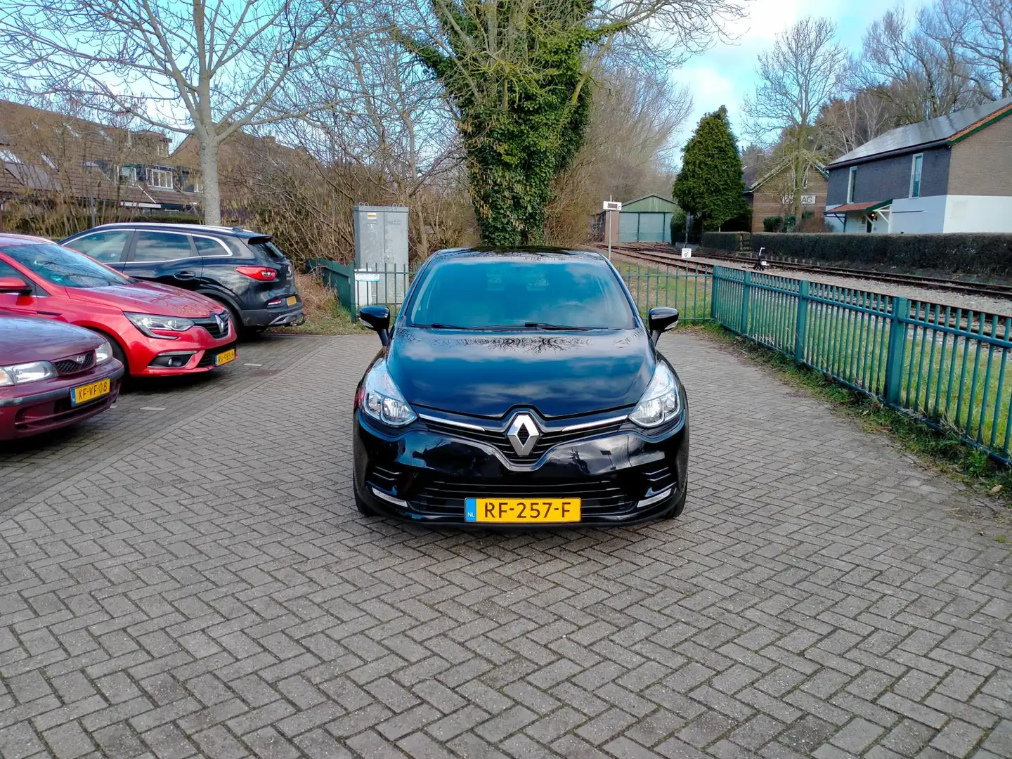 Renault Clio 0.9 TCe Zen airco cruise navi 17''LMV sportuitlaat Zwart - 2