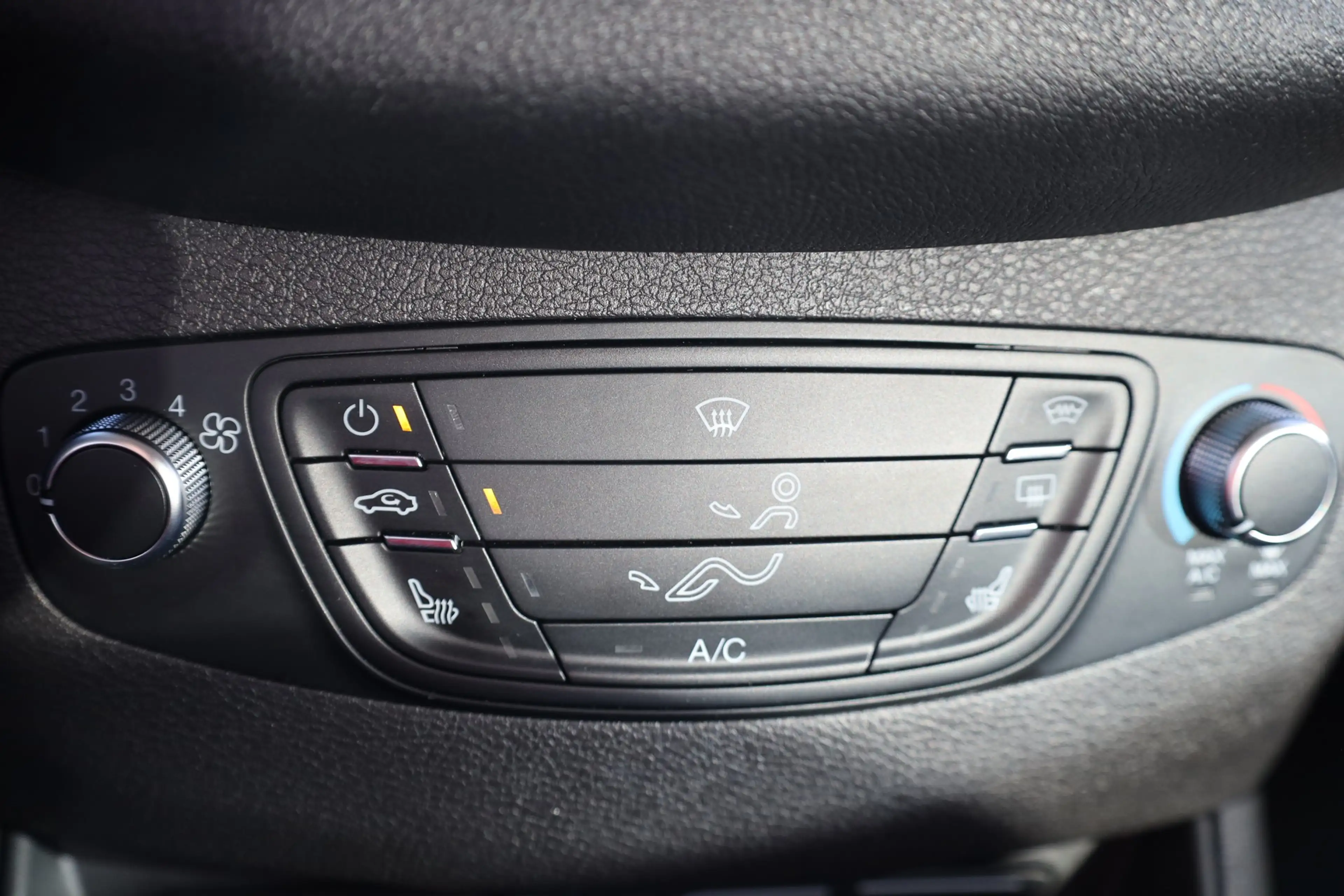 Ford Transit Courier Sitzheizung DAB Kamera Klima USB — photo 20