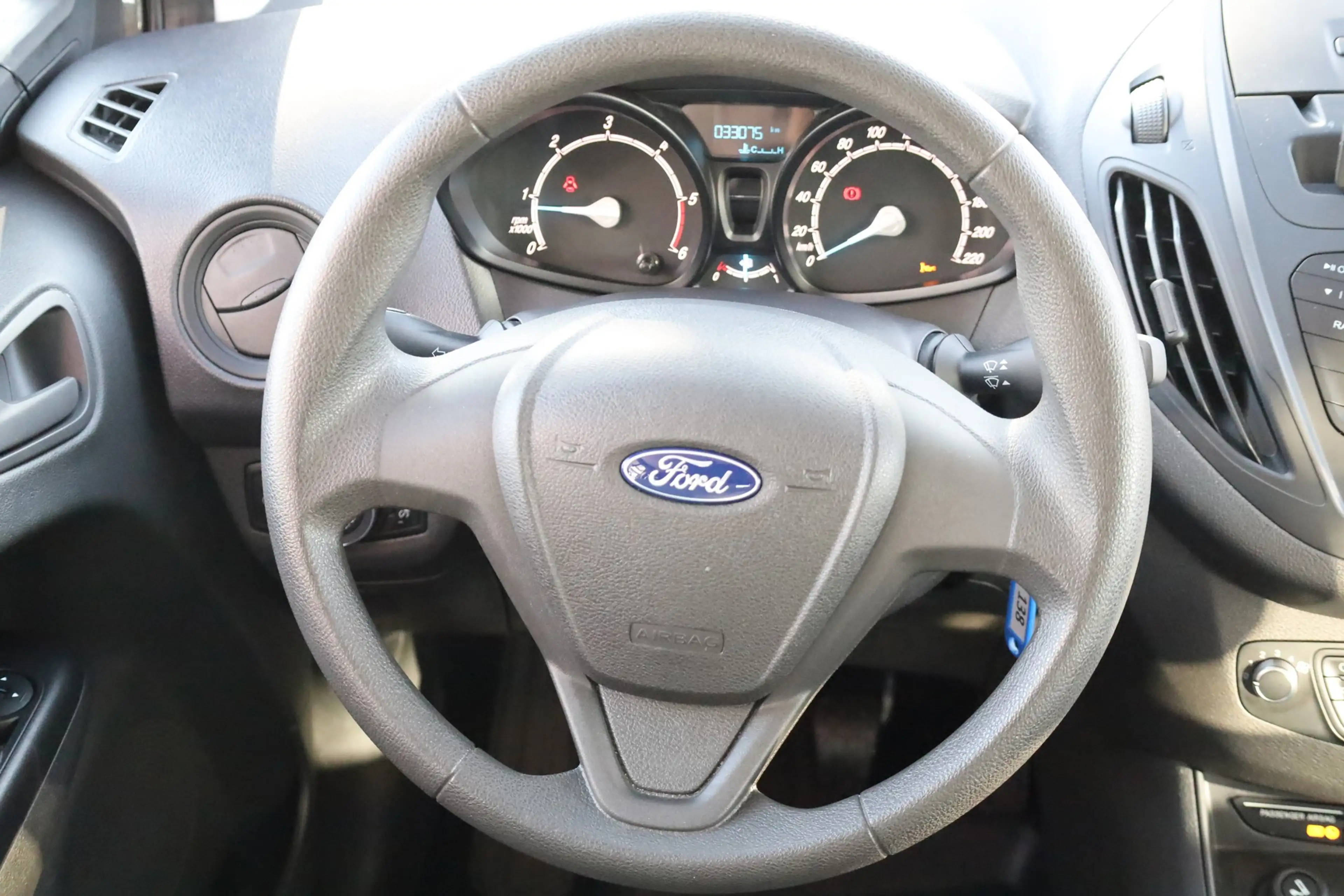 Ford Transit Courier Sitzheizung DAB Kamera Klima USB — photo 14