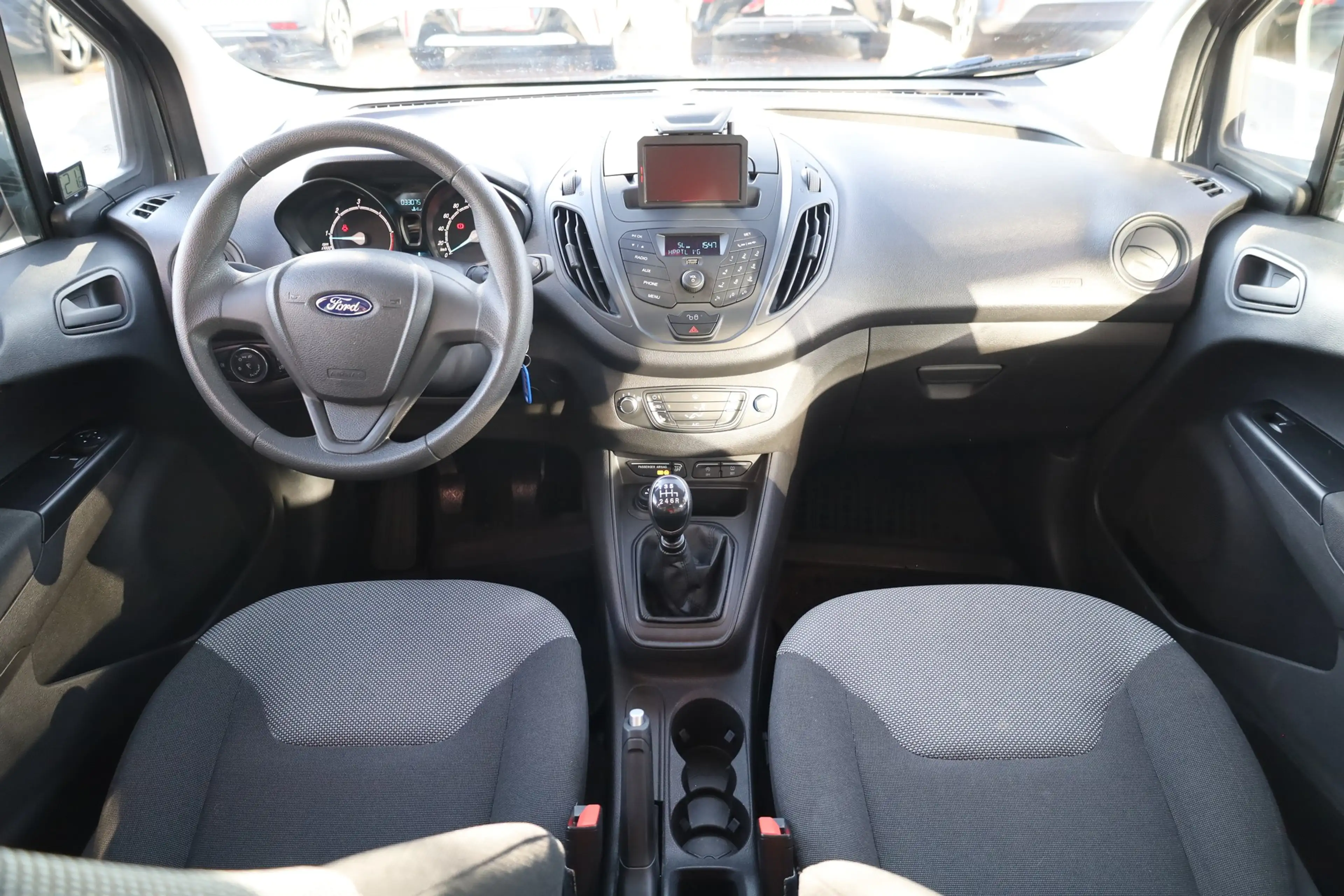 Ford Transit Courier Sitzheizung DAB Kamera Klima USB — photo 23