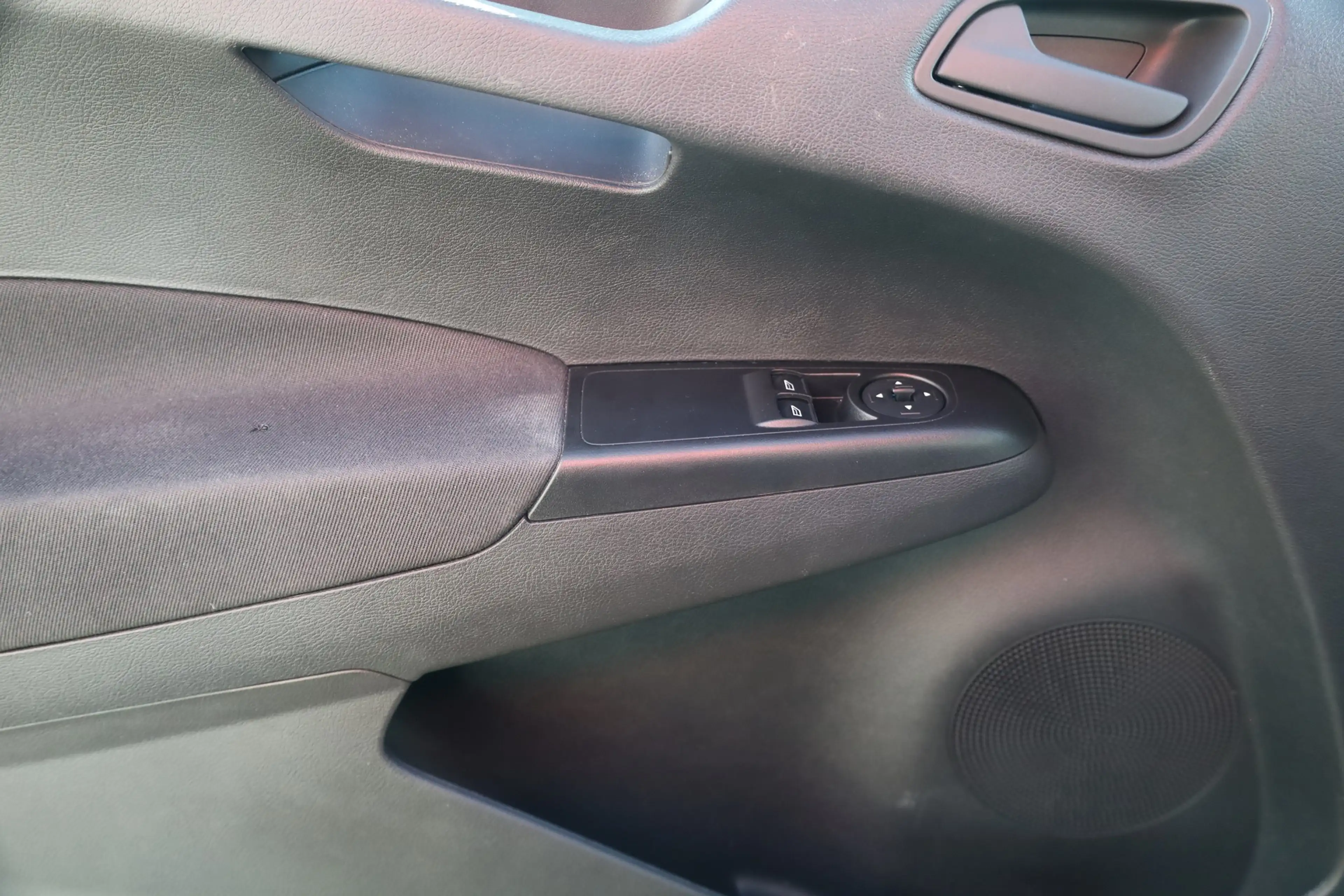 Ford Transit Courier Sitzheizung DAB Kamera Klima USB — photo 10