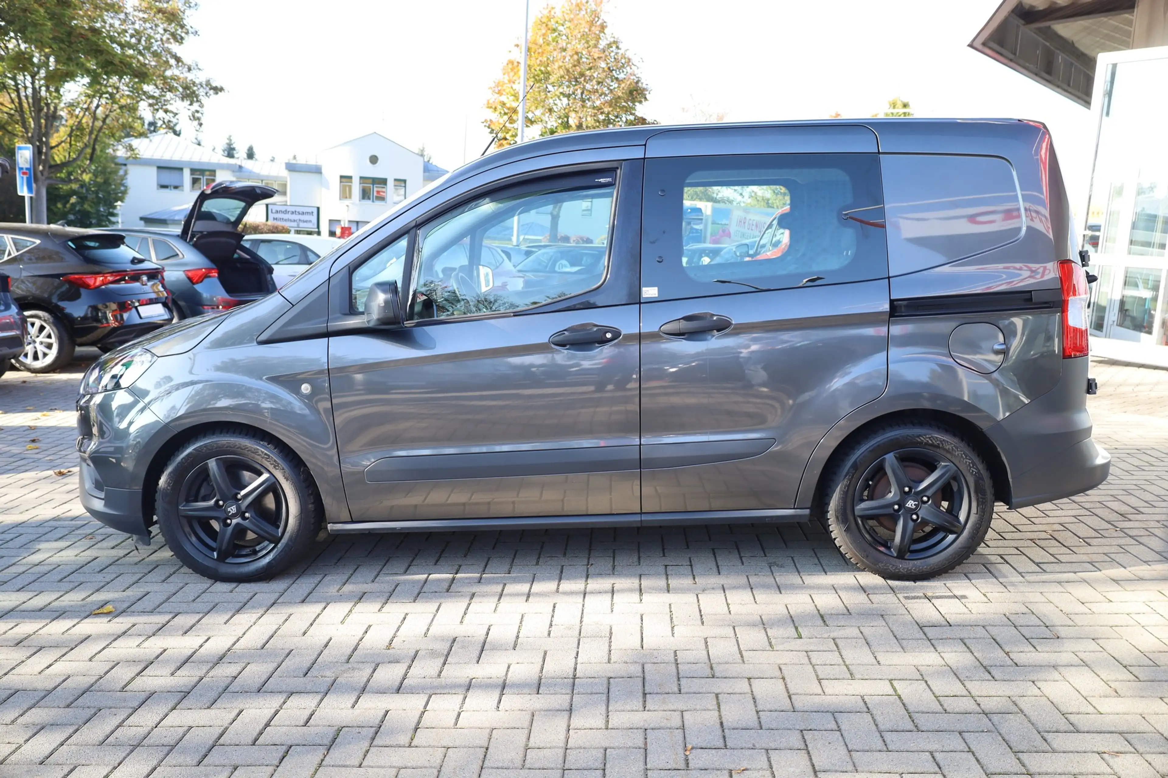 Ford Transit Courier Sitzheizung DAB Kamera Klima USB — photo 3