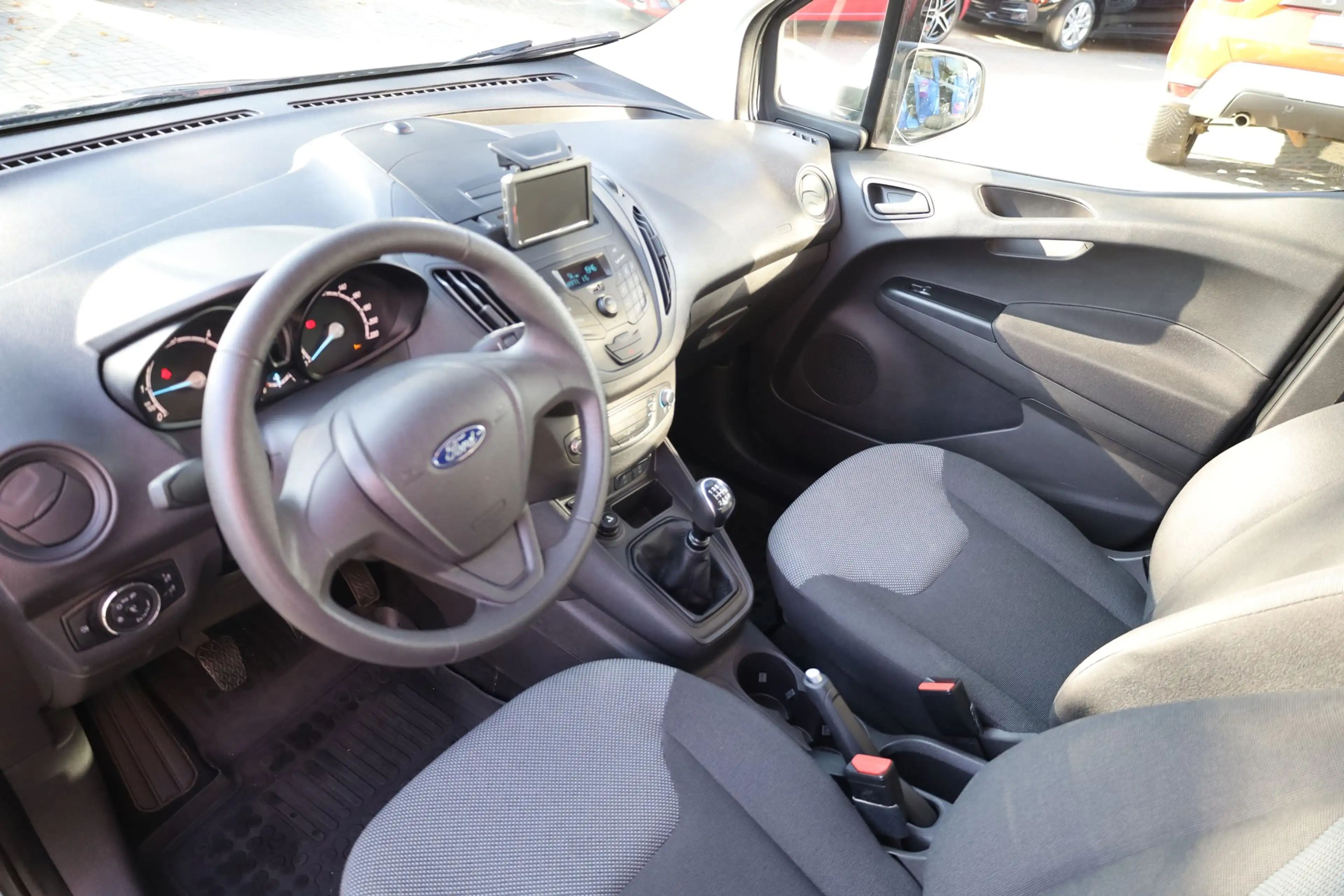 Ford Transit Courier Sitzheizung DAB Kamera Klima USB — photo 12