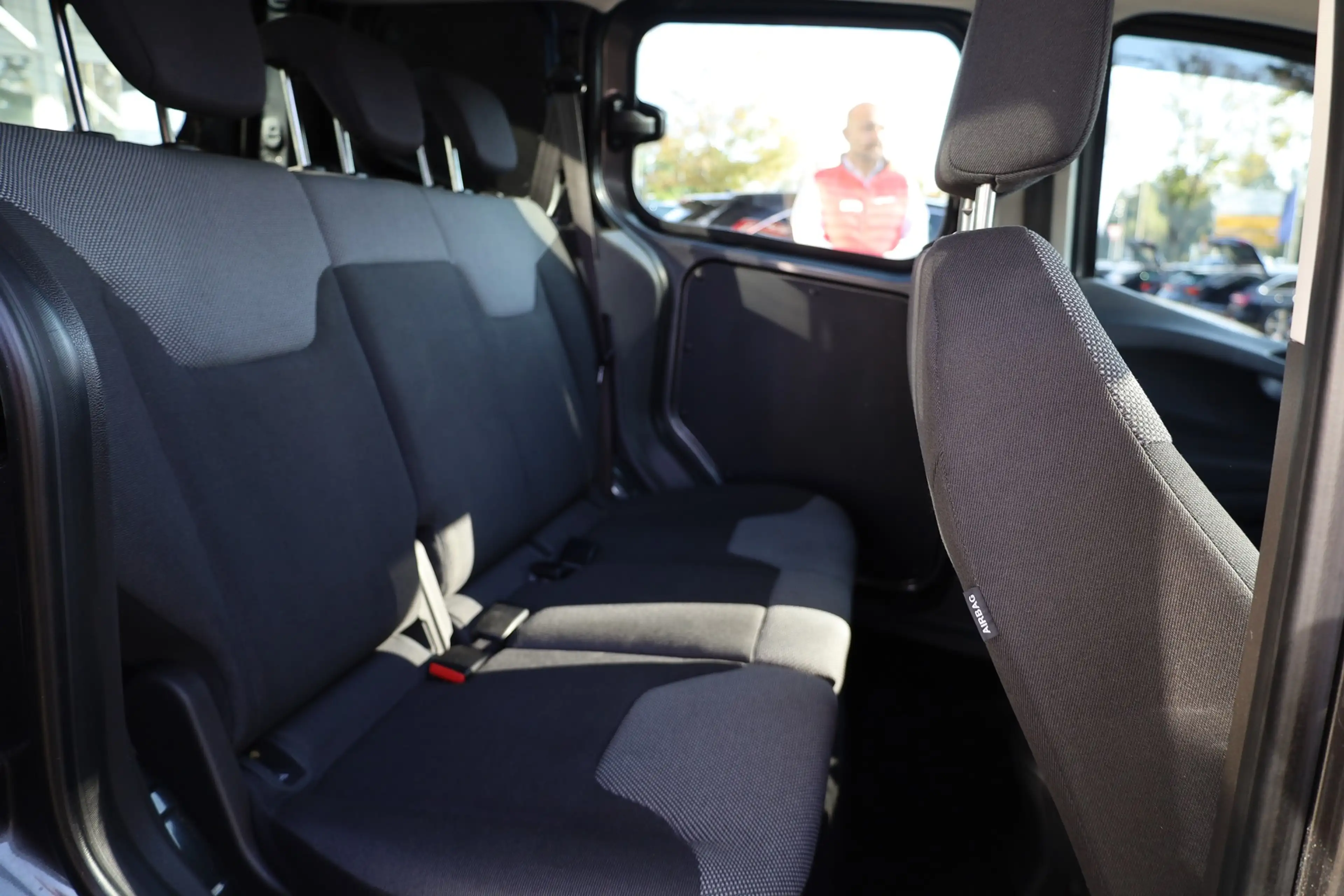 Ford Transit Courier Sitzheizung DAB Kamera Klima USB — photo 27