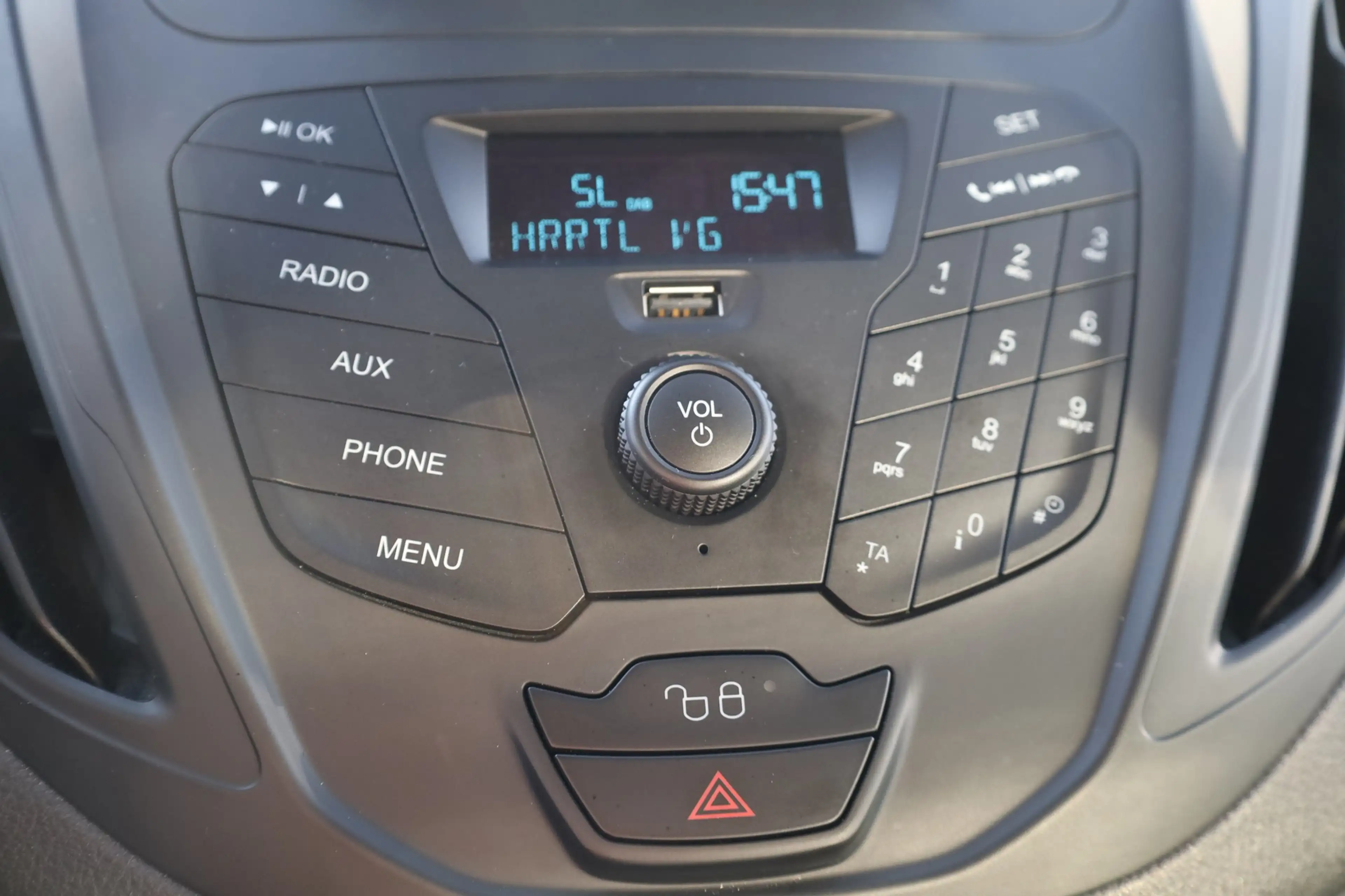 Ford Transit Courier Sitzheizung DAB Kamera Klima USB — photo 19