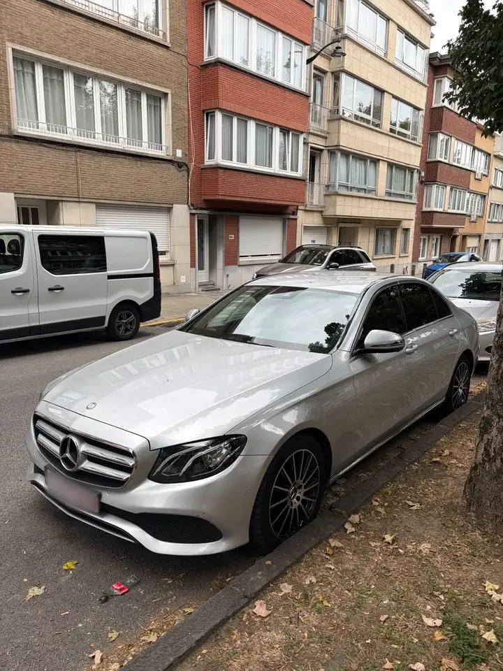 Mercedes-Benz E 200