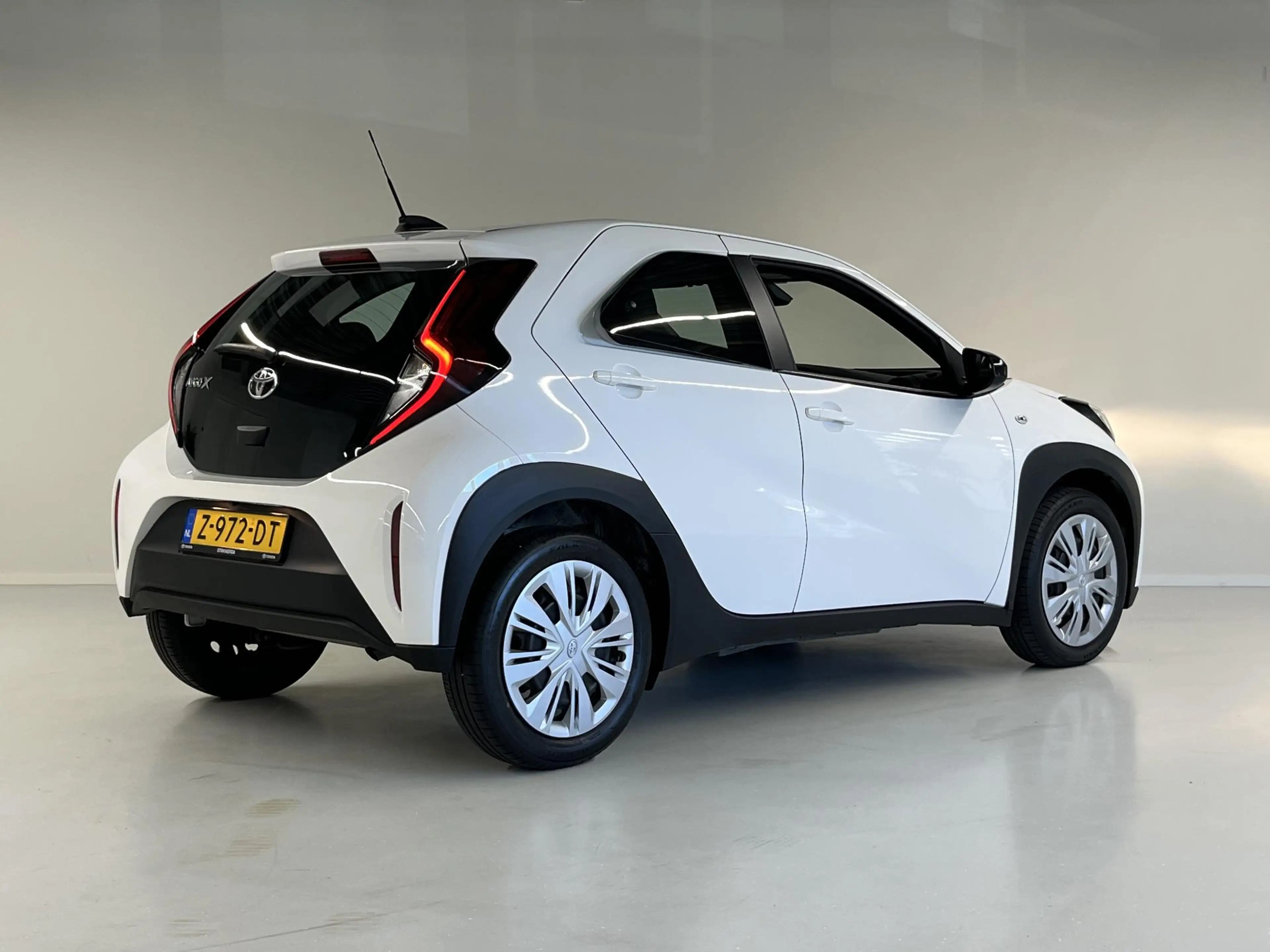 Toyota Aygo X 1.0 VVT-i MT Play — photo 3
