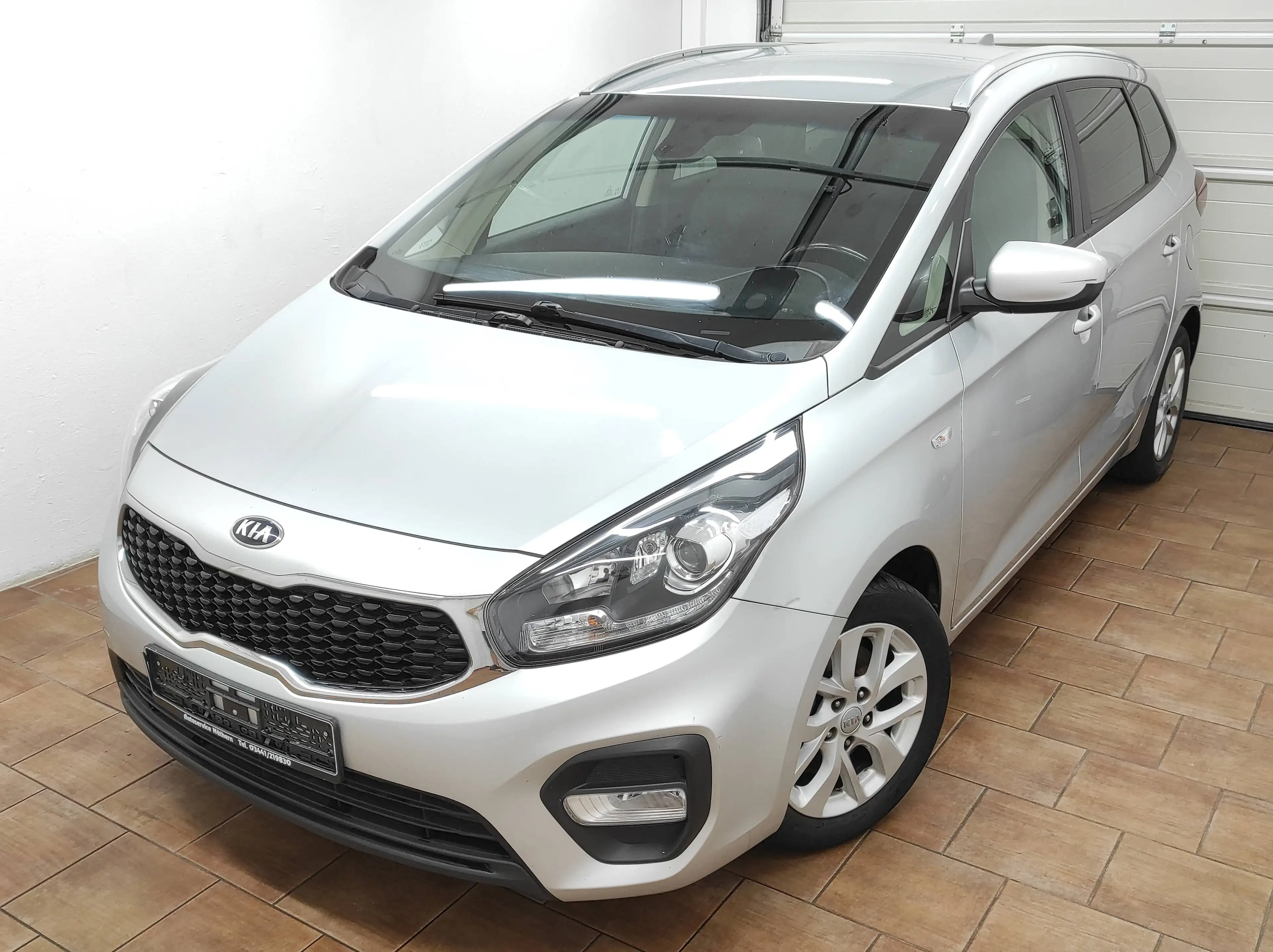 Kia Carens 2.0 KLIMA NAVI KAMERA TEMP BC EURO-6 PDC SHZ USB — photo 4