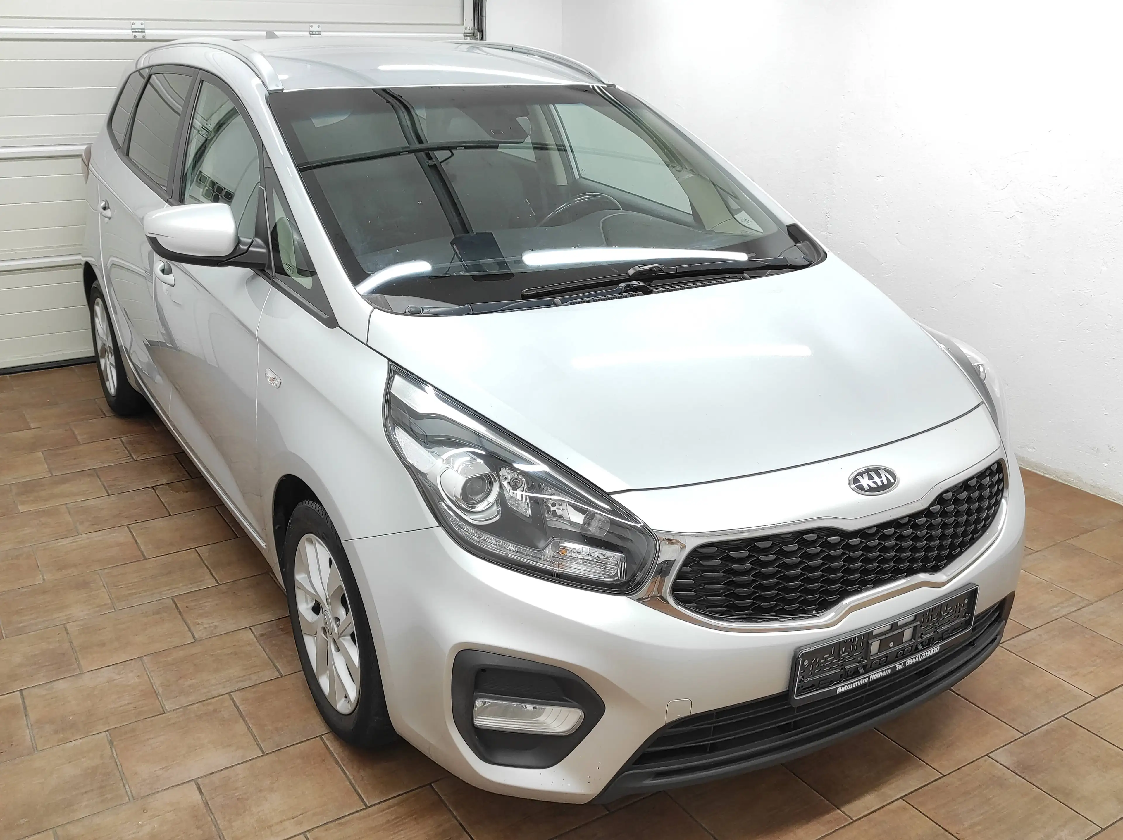 Kia Carens 2.0 KLIMA NAVI KAMERA TEMP BC EURO-6 PDC SHZ USB — photo 2