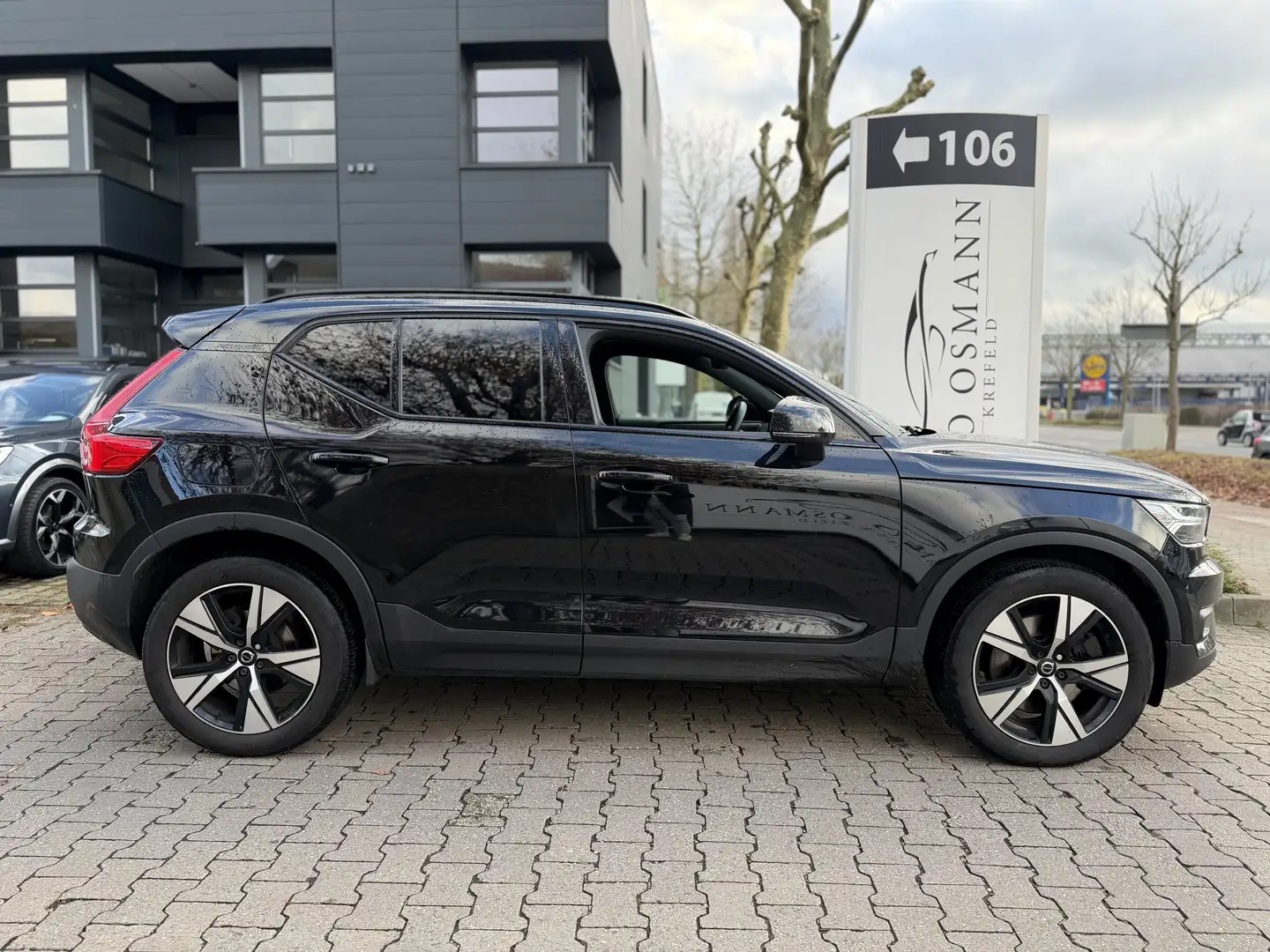 Volvo XC40 T4 Recharge DKG Plus Dark 360° SD H&K 1.Hd Black - 2
