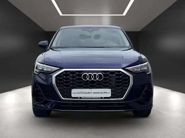 Audi Q3 view 9