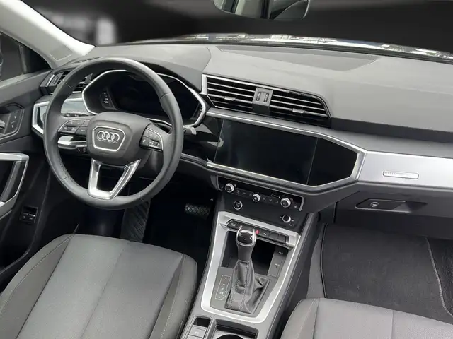Audi Q3 view 13