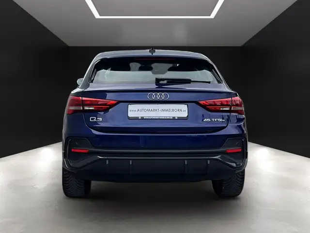 Audi Q3 view 10