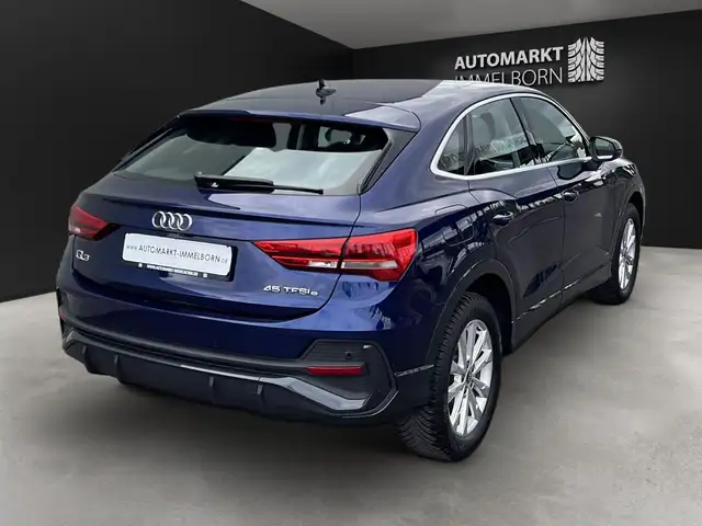 Audi Q3 view 7