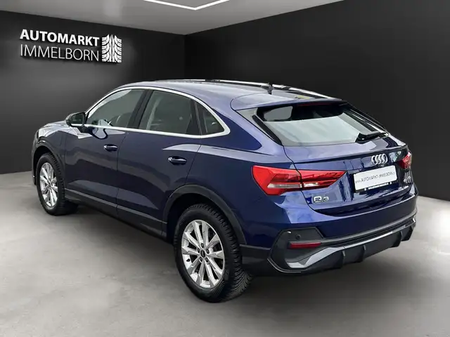 Audi Q3 view 6